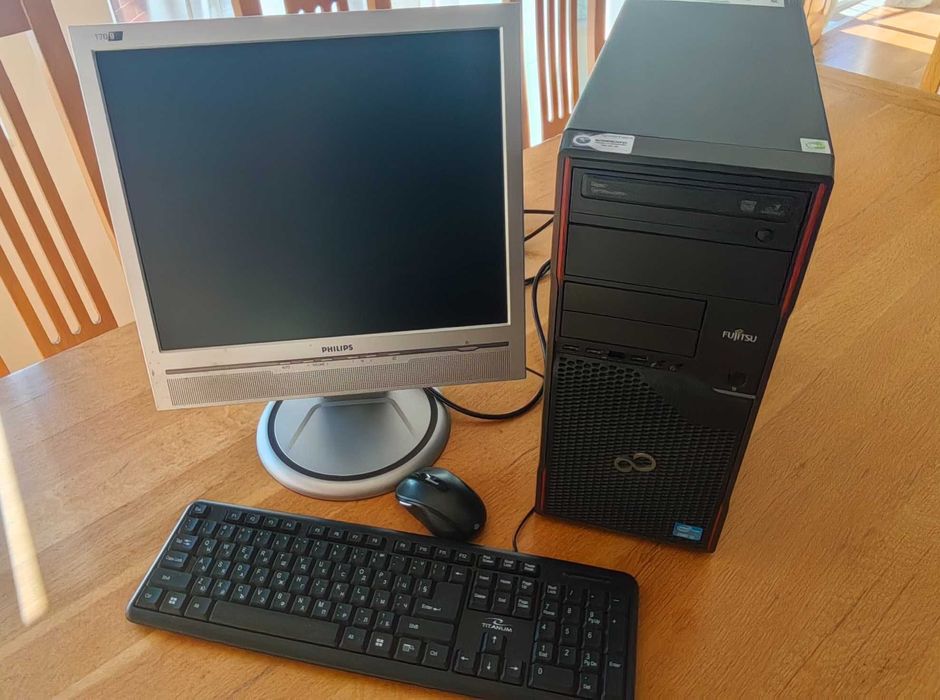Fujistu-компютър и Philips-монитор