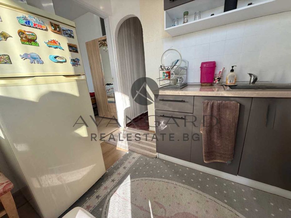 оф.24475 Двустаен с три отделни стаи до бенз. Хаджията Груев