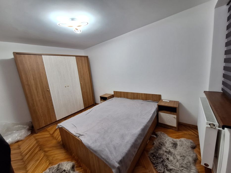 Închiriez apartament cu 2 camere