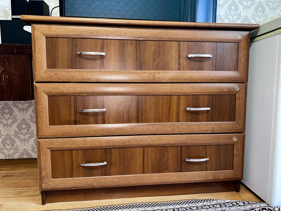 Срочно продам комод с глубокими ящиками
