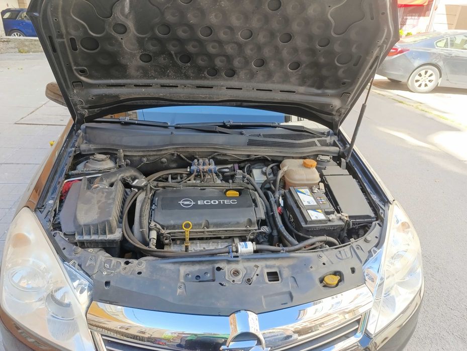 Продавам Опел ASTRA H