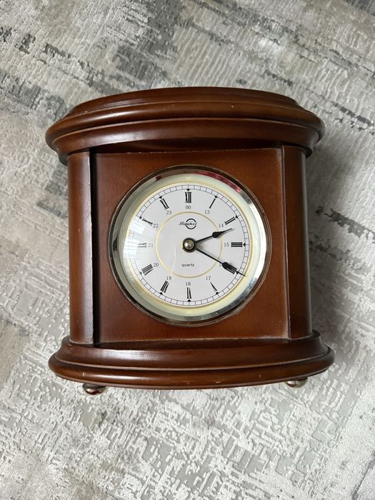 Продам часы дерево