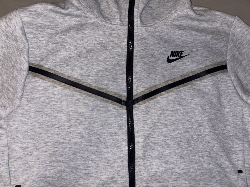 Nike tech fleece сив