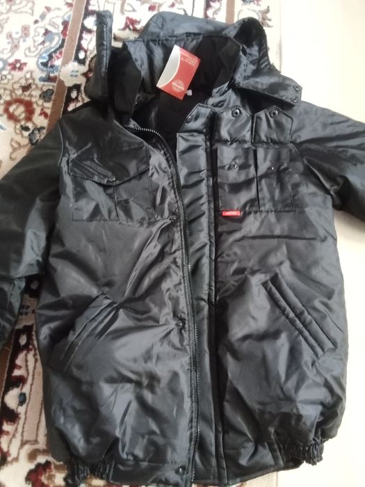 Куртка зимняя тёплая.