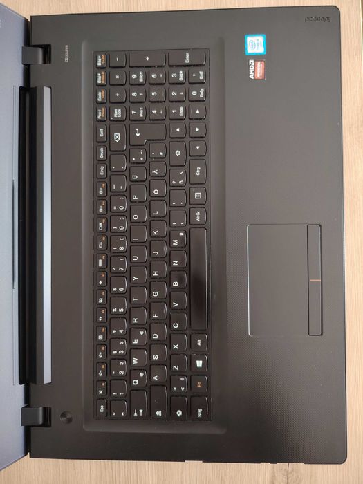 Лаптоп Lenovo 300 '17