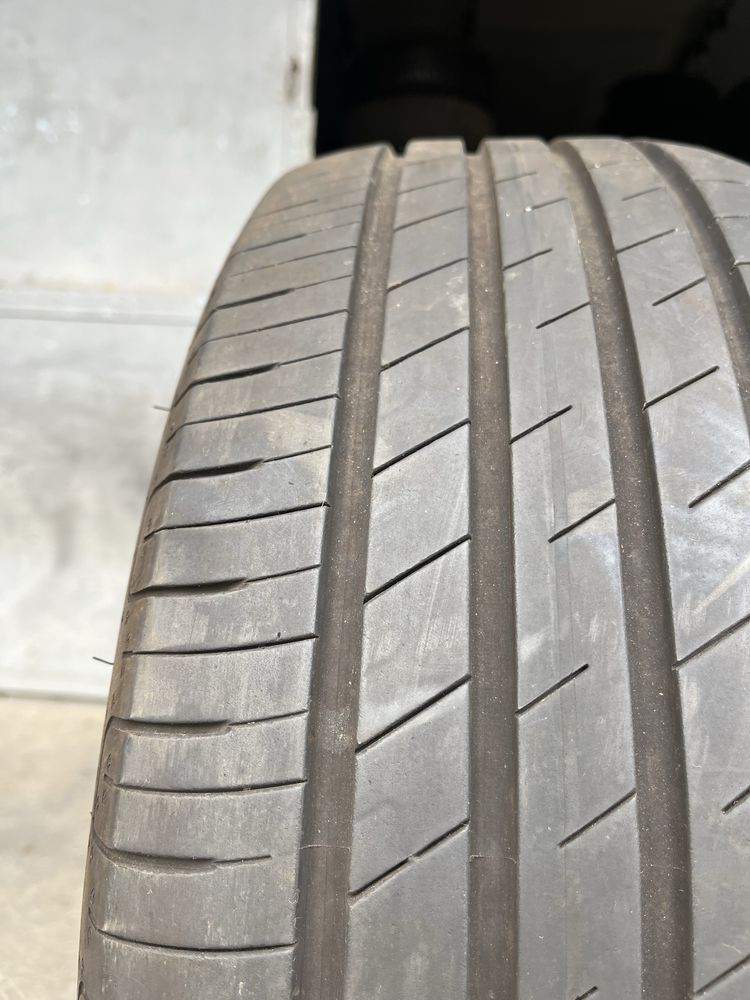 2 бр. летни гуми 215/55/17 GoodYear DOT 0823 6 mm