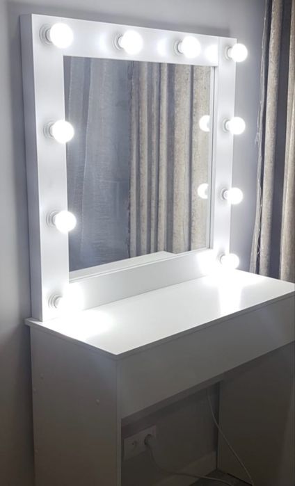 Продам! Столик, в идеальном состоянии!