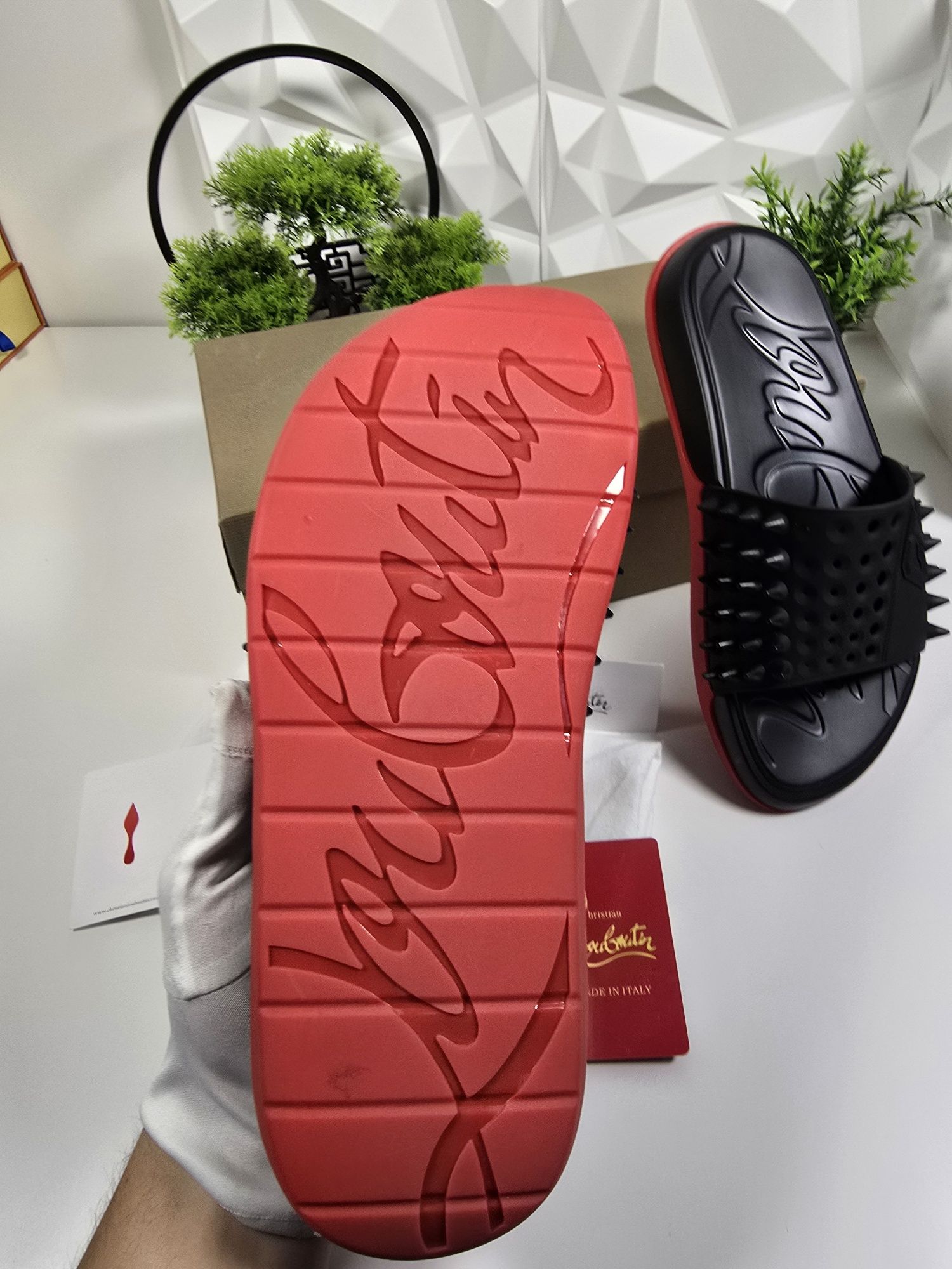 Чехли Christian Louboutin