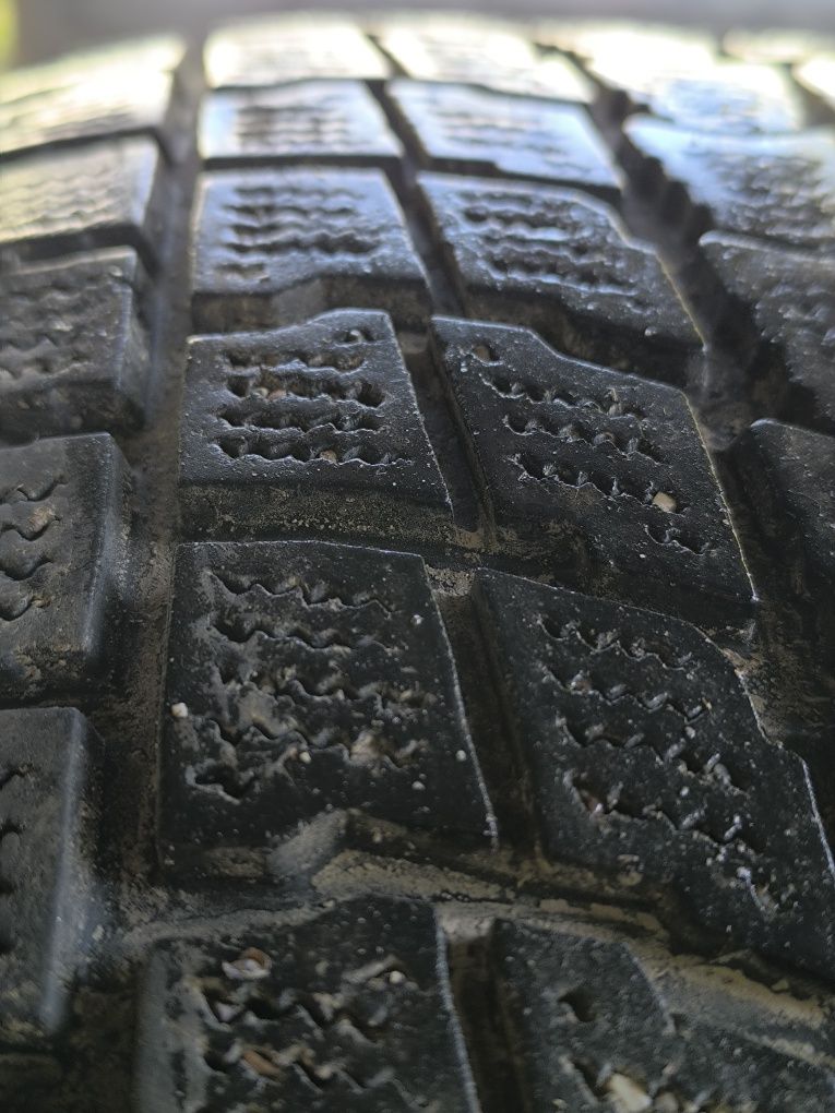 Зимние шины DUNLOP SJ6