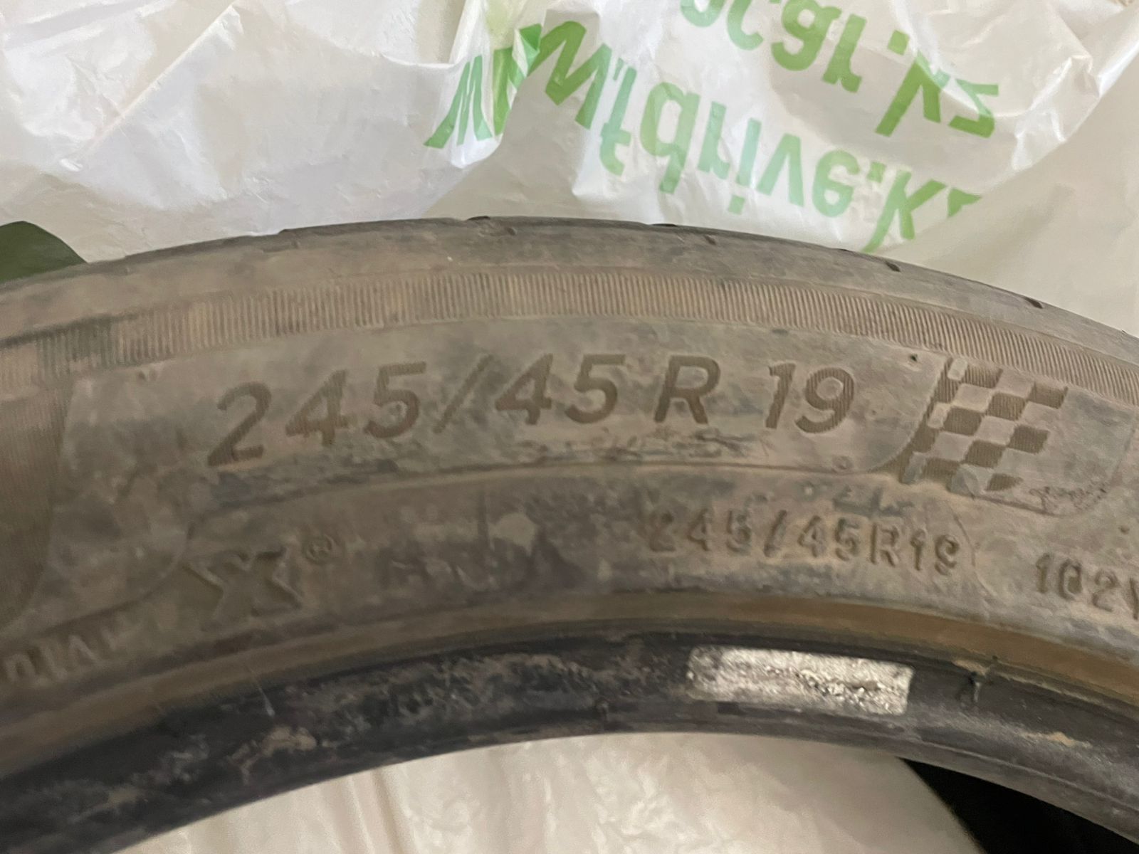 Продам шины, 245/45 R19 Michelin