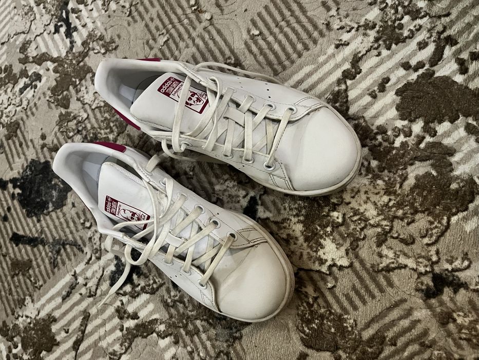 Обувки адидас серия Стан Смит