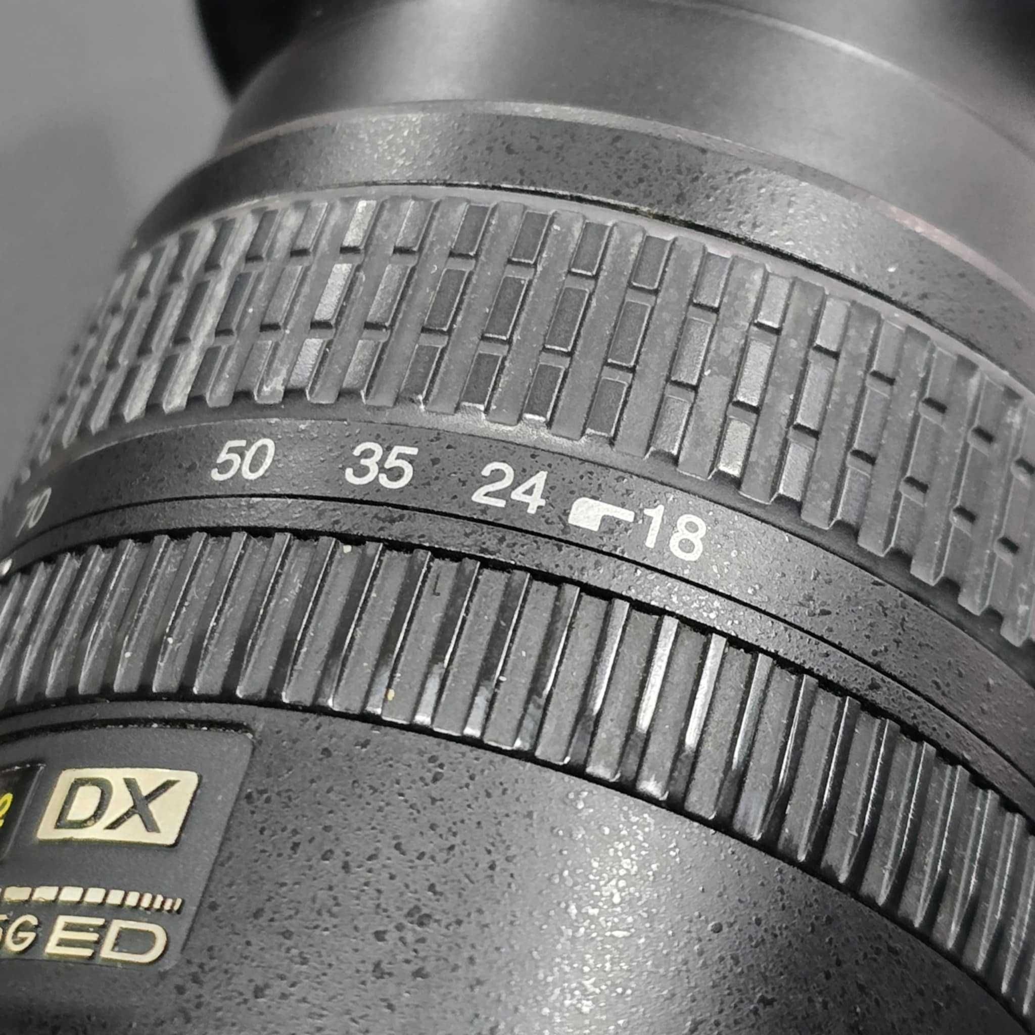 обектив Nikon AF-S DX Zoom-NIKKOR 18-70 mm 1:3,5-4,5G IF-ED