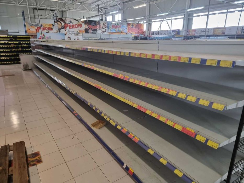 хладилна стена и рафтови стелажи