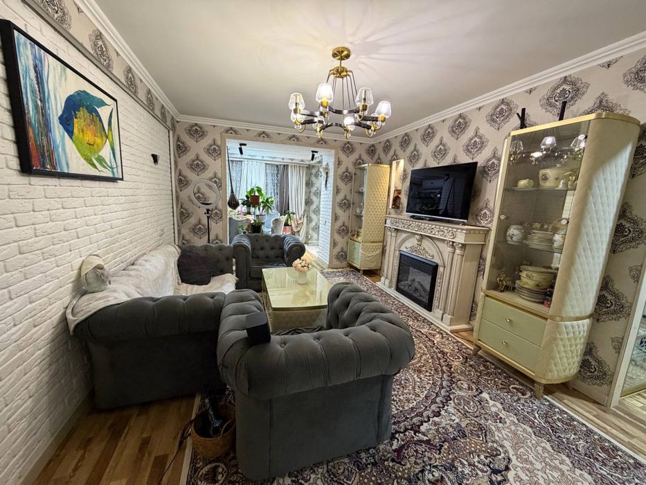 Алайский ц-2  3в4/4/4 83 м2  17 школа