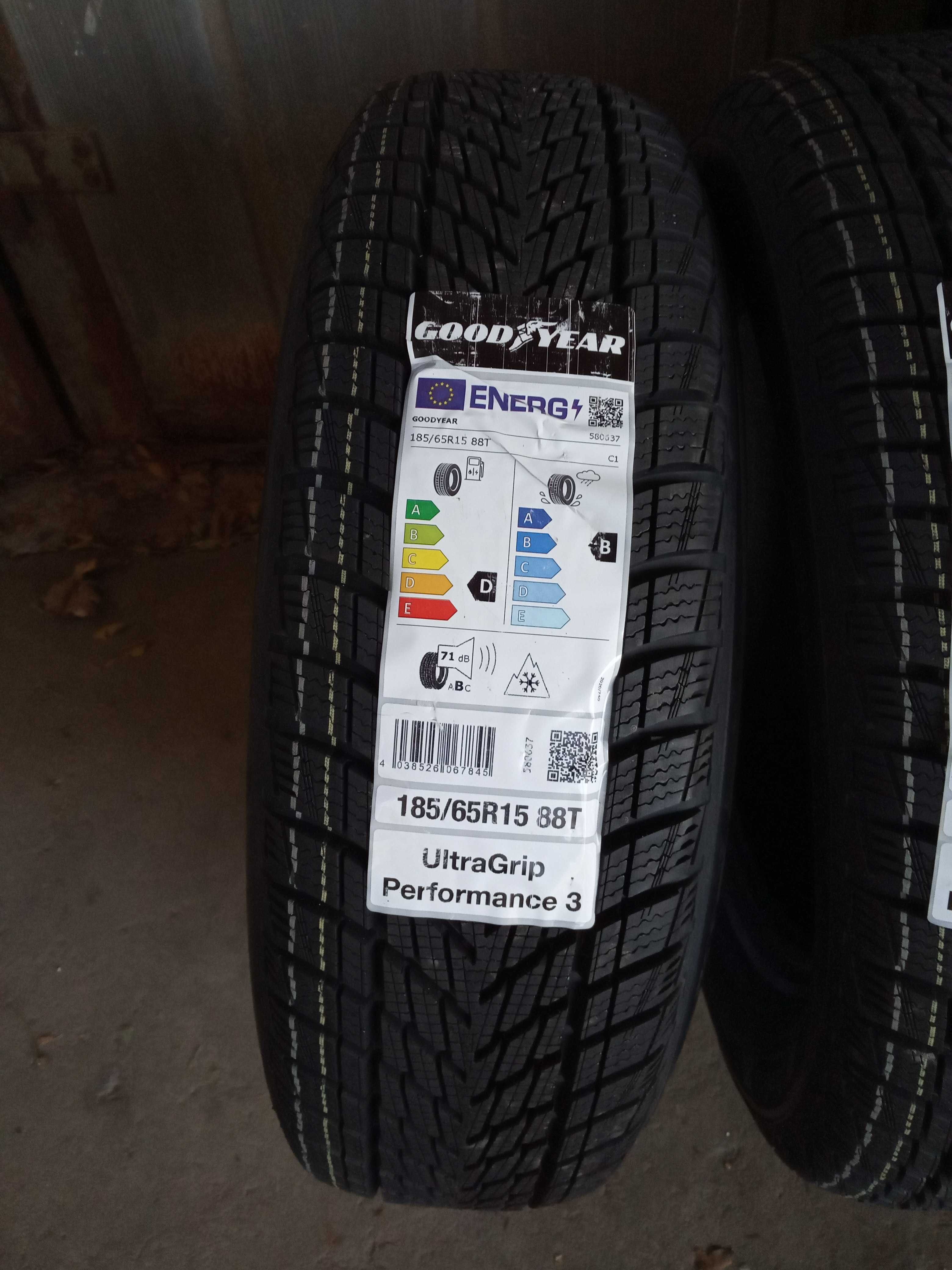2 Нови зимни гуми 185/65R15 Goodyear UG3 88T DOT3724 made in Germany