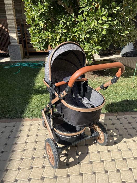 Коляска отличного качества в хорошем состоянии