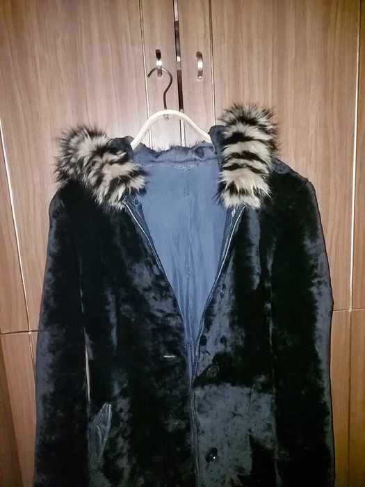 Продам  шубу  маской  котик    женскаю  раз  48