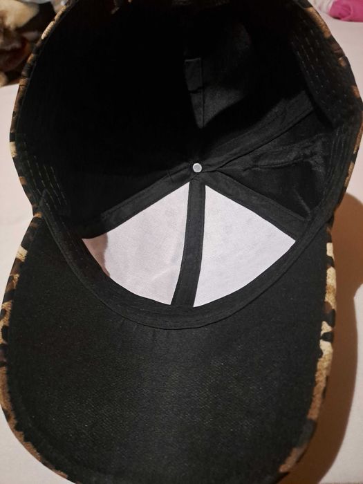 Шапка с козирка и ушички