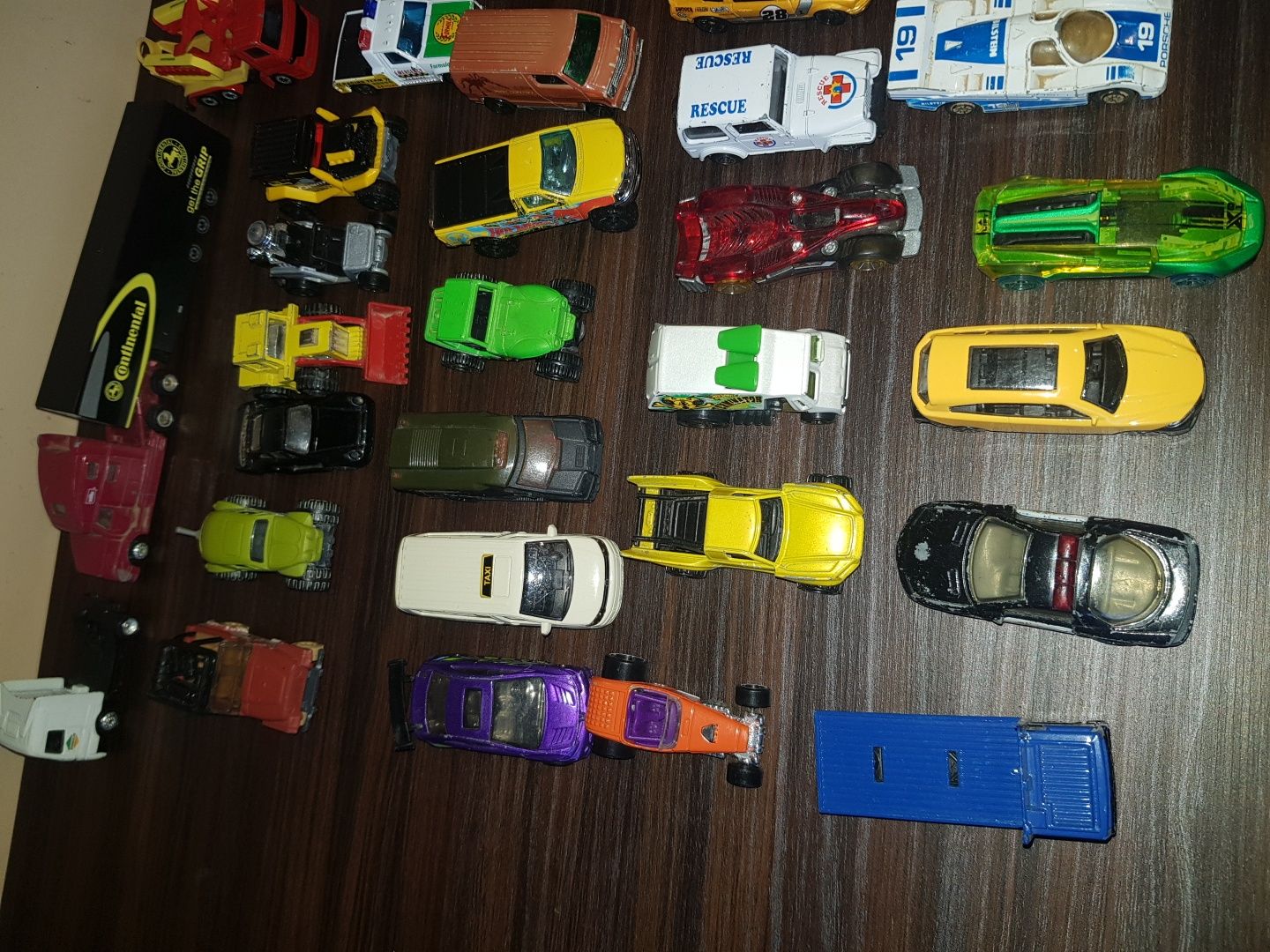Mașinute diverse pentru colecții