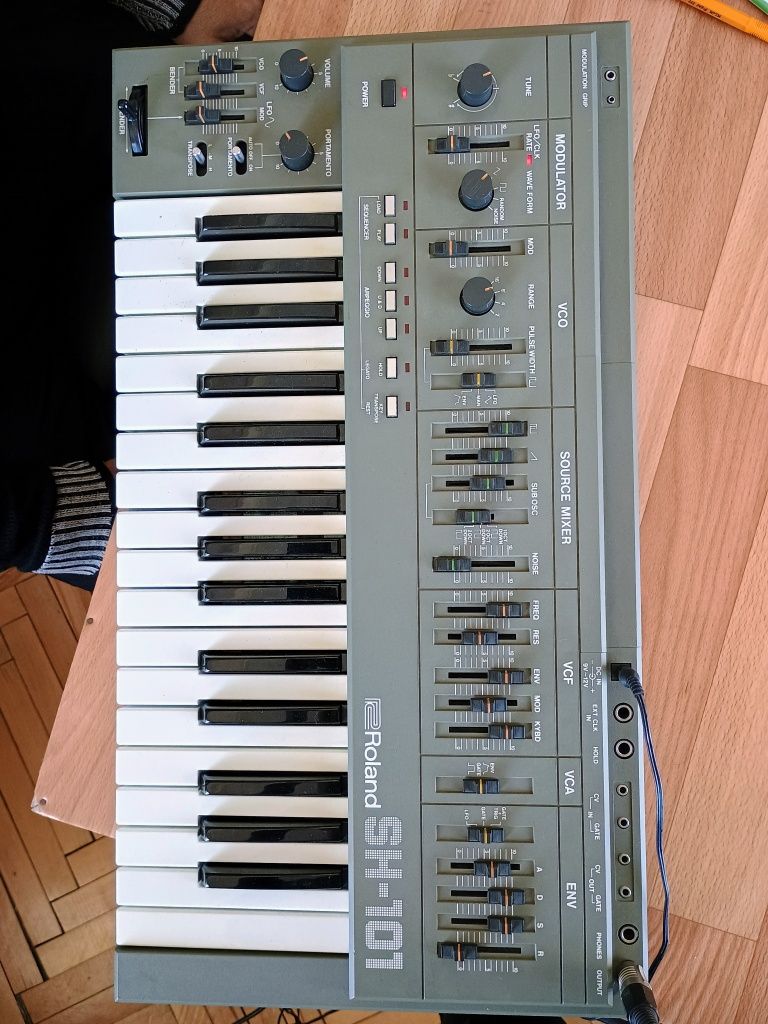 Roland sh-101 синтезатор