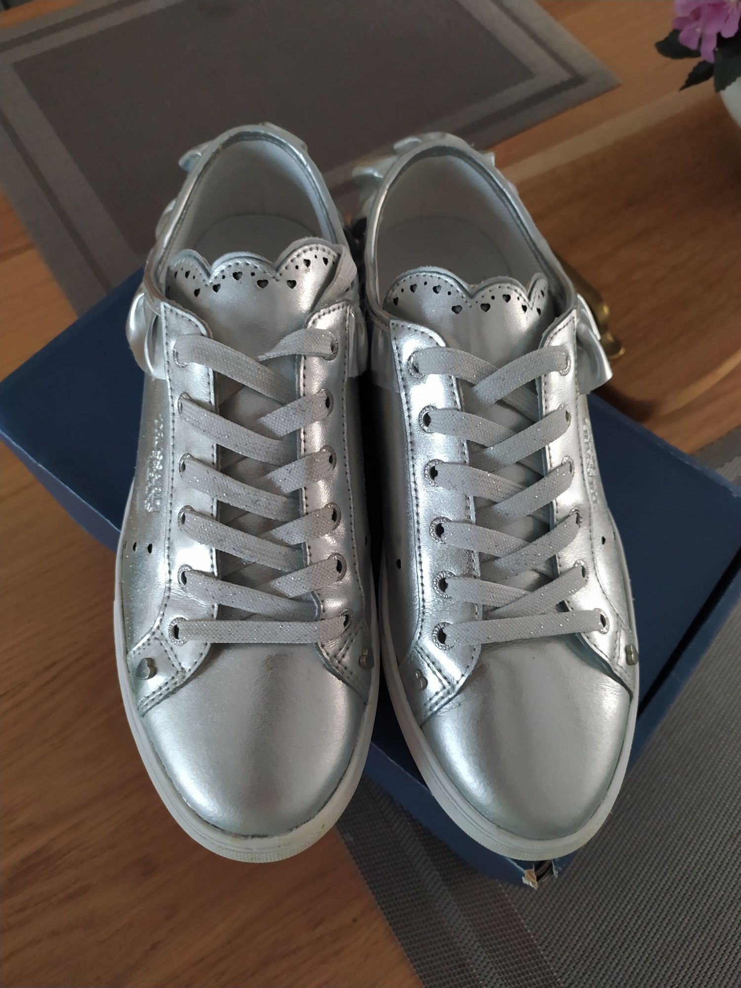 Trussardi, Steve Madden, Paul Green