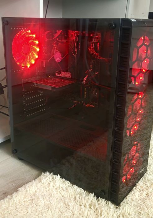 Calculator cu monitor, boxe și tastatură