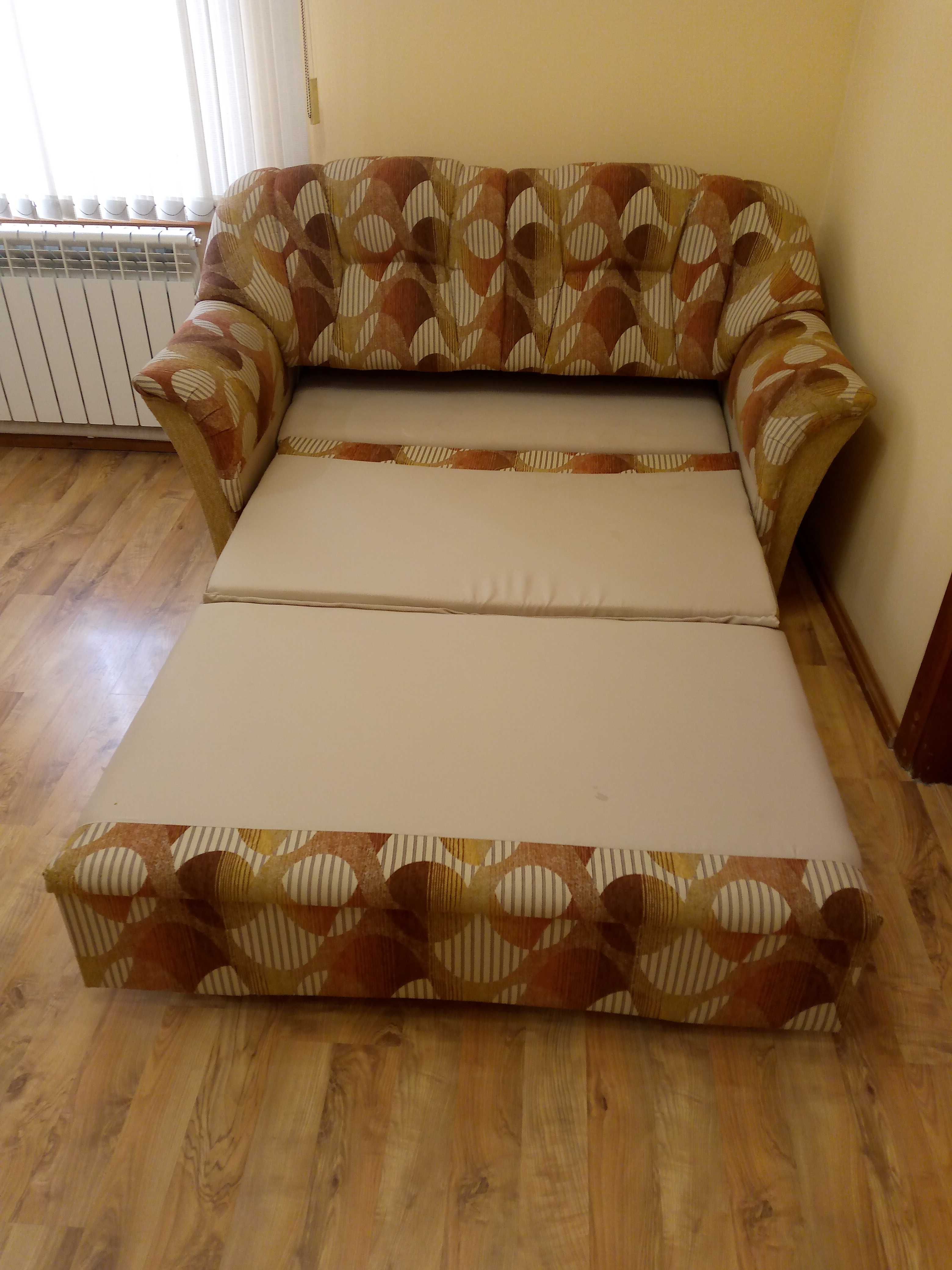 Компактный удобный диван кровать 2 вида.Размер 200х80см и 190х117см