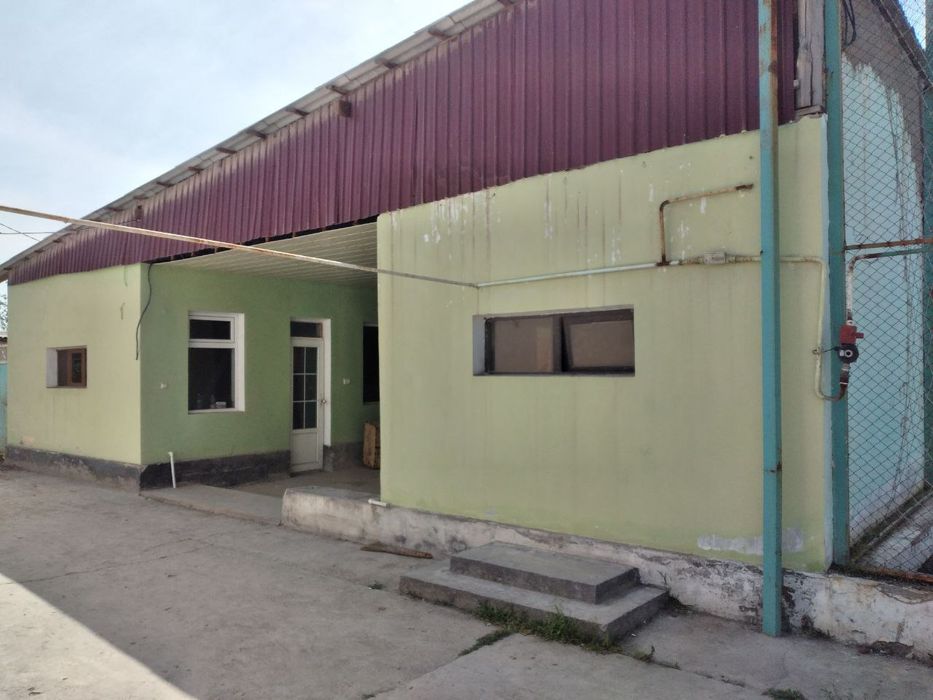 Нотурар бино склад ва ишлаб чикариш учун ва футбол майдони