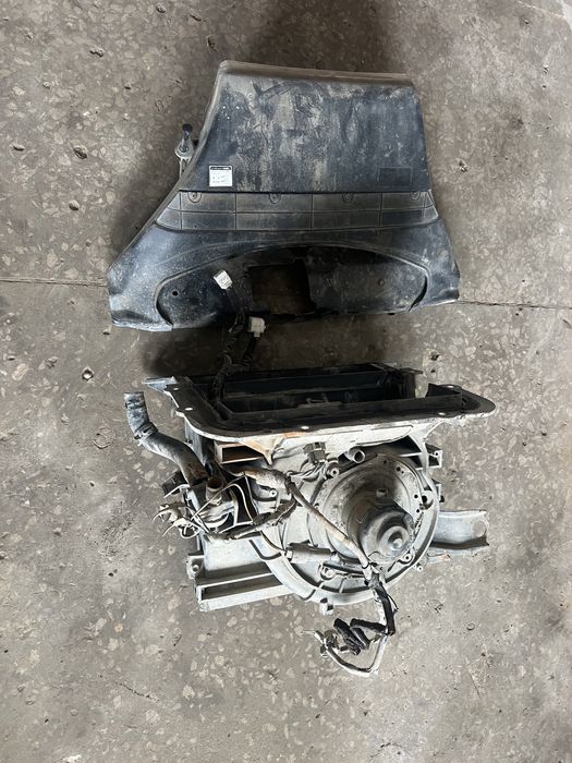 Корпус печки с моторчиком корпус воздушного фильтра тойота люсида