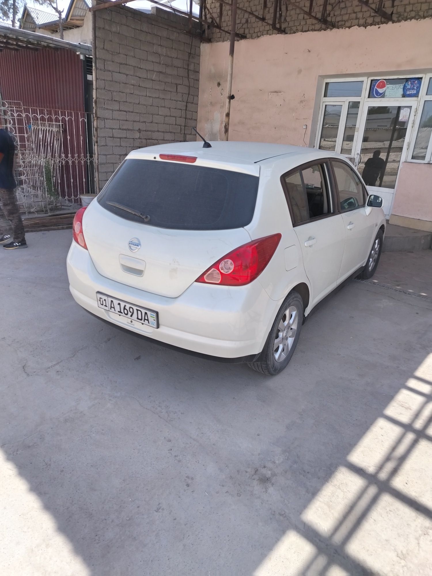 Nissan tiida sotiladi