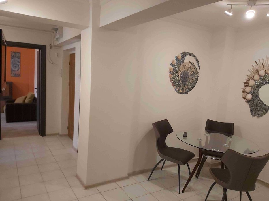 Inchiriez apartament 3 camere, decomandat, ultracentral, Pitesti