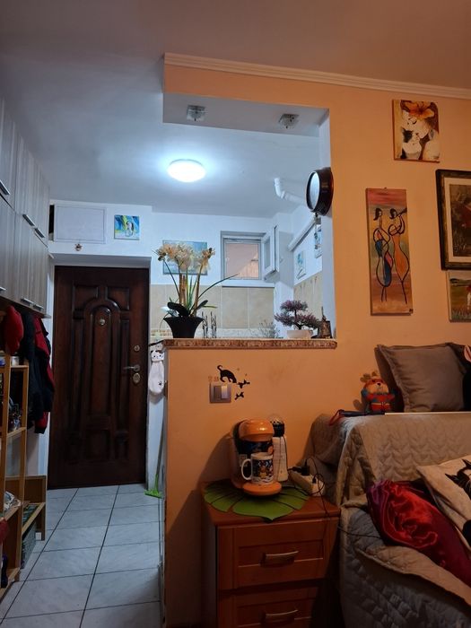 Vand partament cu 2 camere sau schimb cu unul mai mare la parter + dif