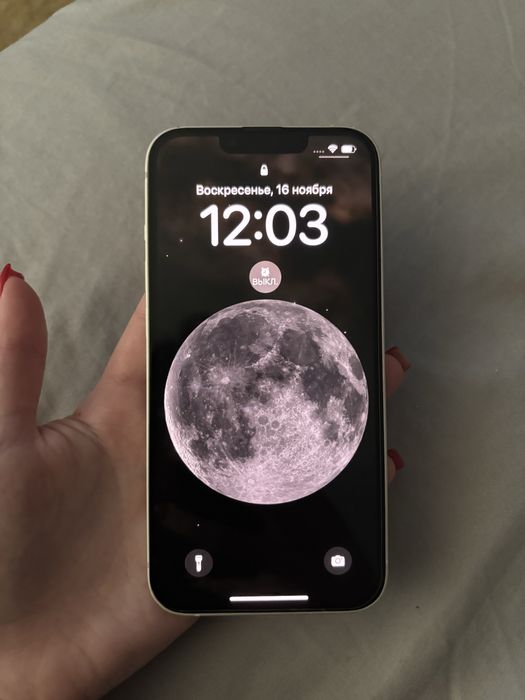Продам айфон 13