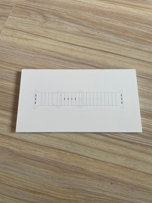 Продавам/заменям оригинална неразпечатана каишка от Apple Watch Ultra