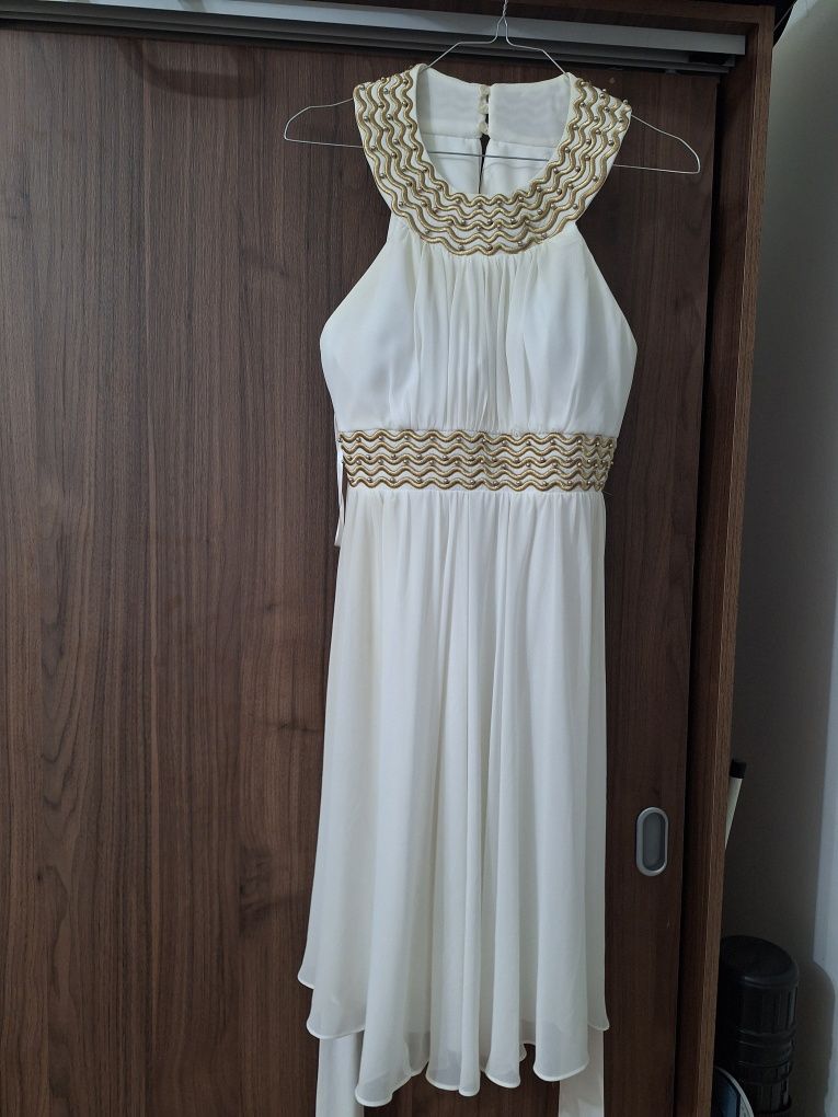 Rochie albă cu detalii aurii