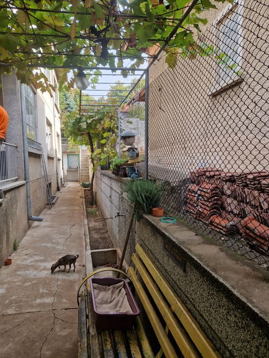 Етаж от къща с гараж