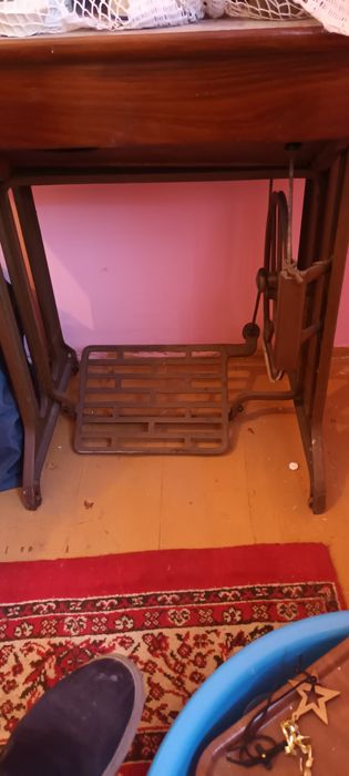 Masina de cusut stare f bună de funcționare.