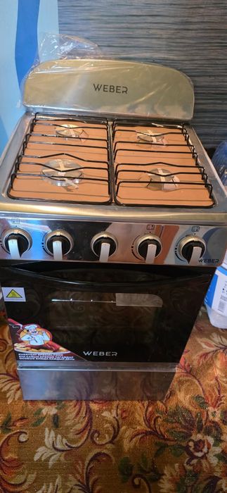 Продам газ плиту.