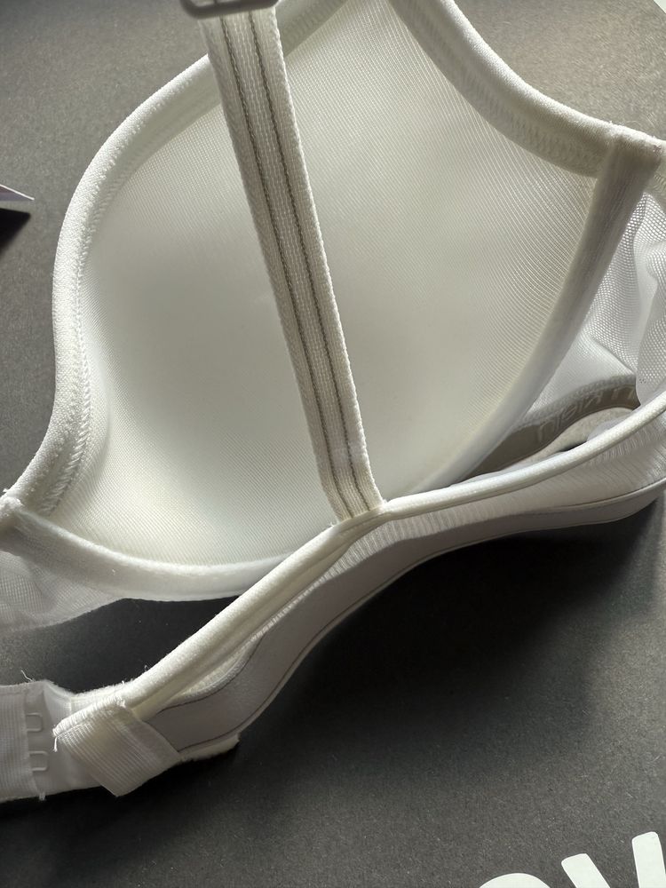 Комфортен сутиен Calvin Klein /75A, 80A/