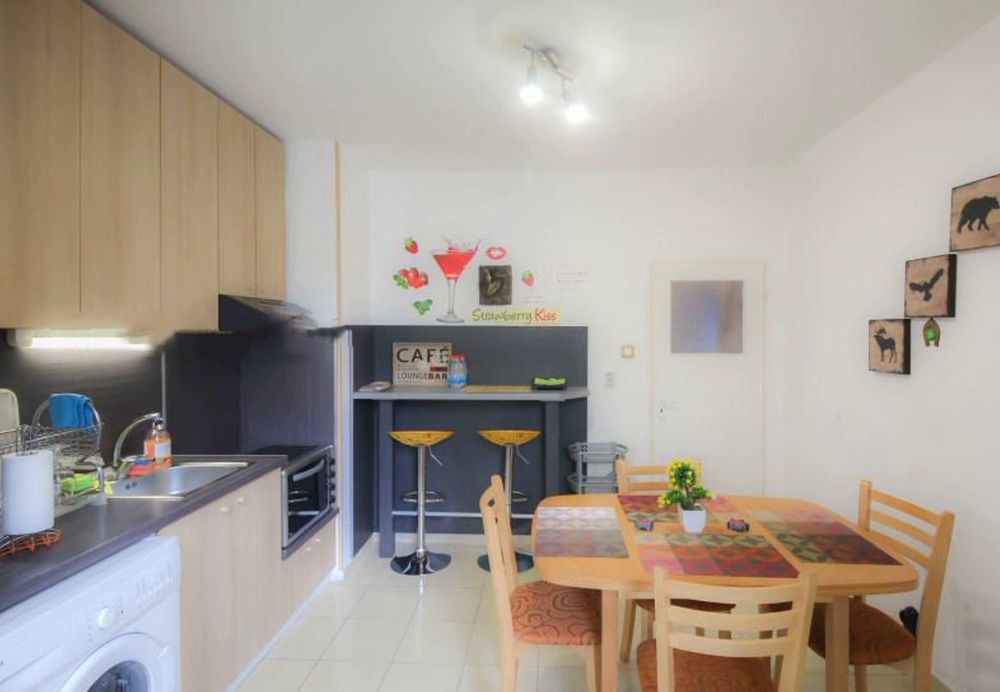 Дава се под наем Тристаен апартамент в София, Света Троица - 99 кв.м за 847.62 € - Снимка #1