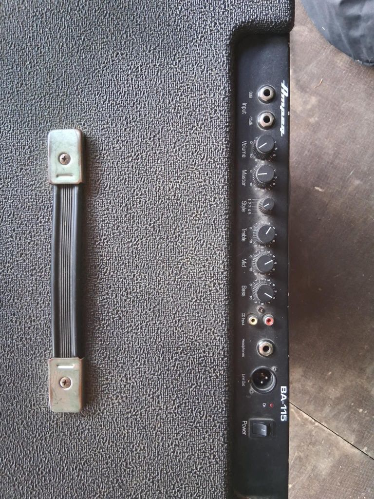 Комбо бас усилвател Ampeg BA-115