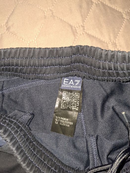 Екип Emporio Armani