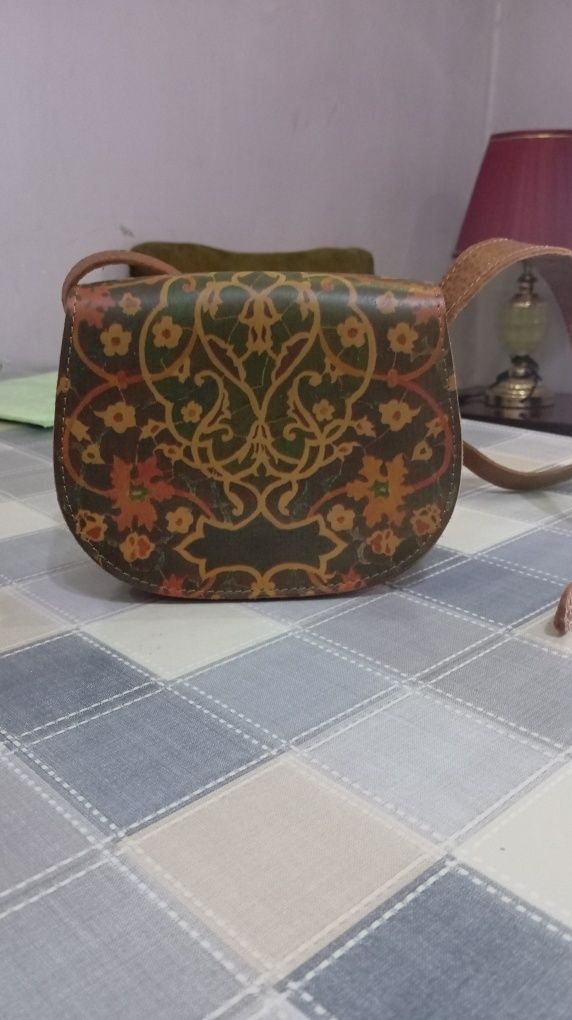 Продам миниатюрную сумочку из натуральной кожи