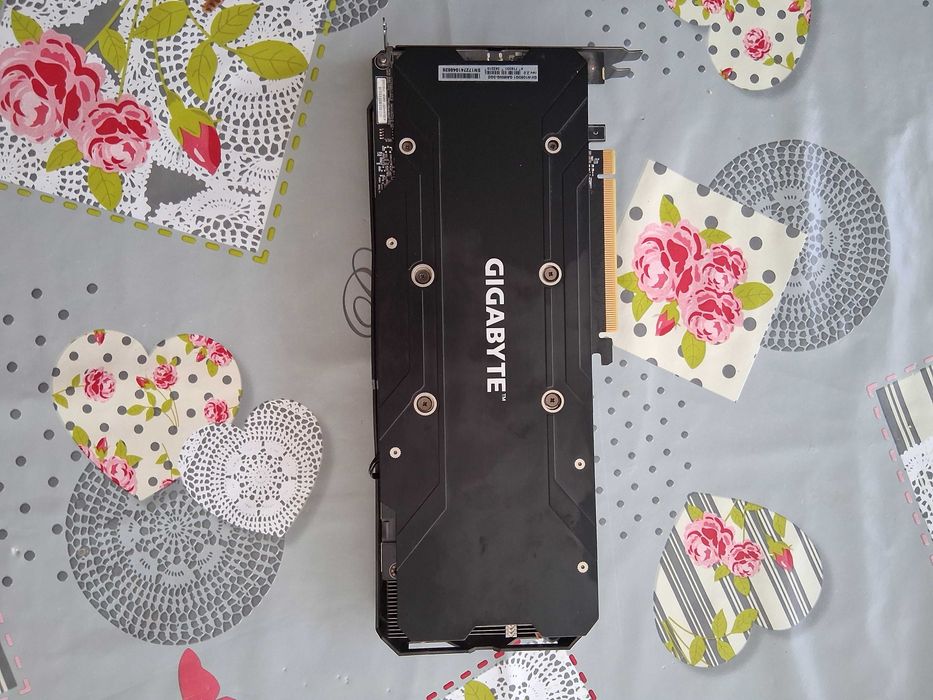 Vand sau schimb placa video gigabyte 1060 3 gb 192 biti
