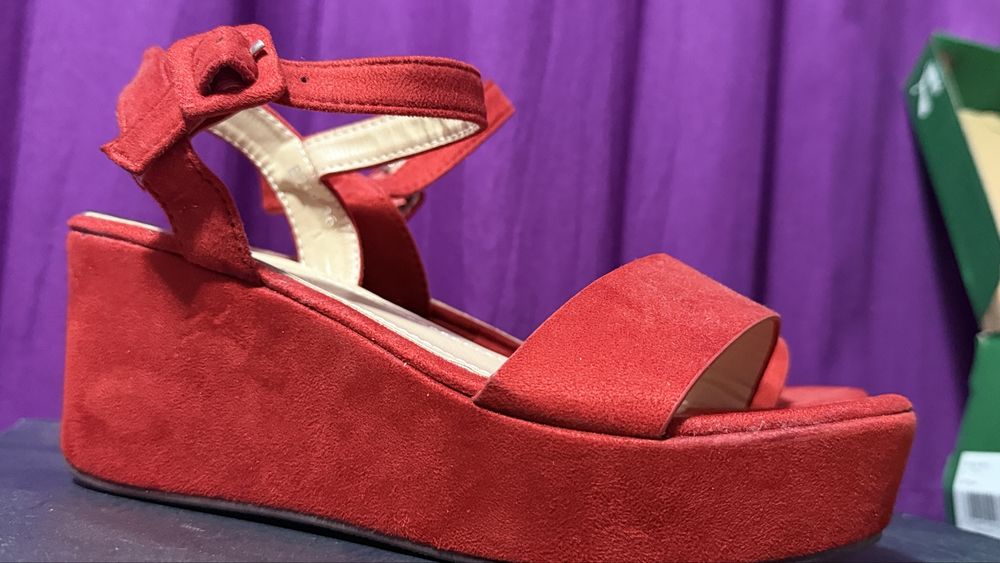 Sandale cu platforma