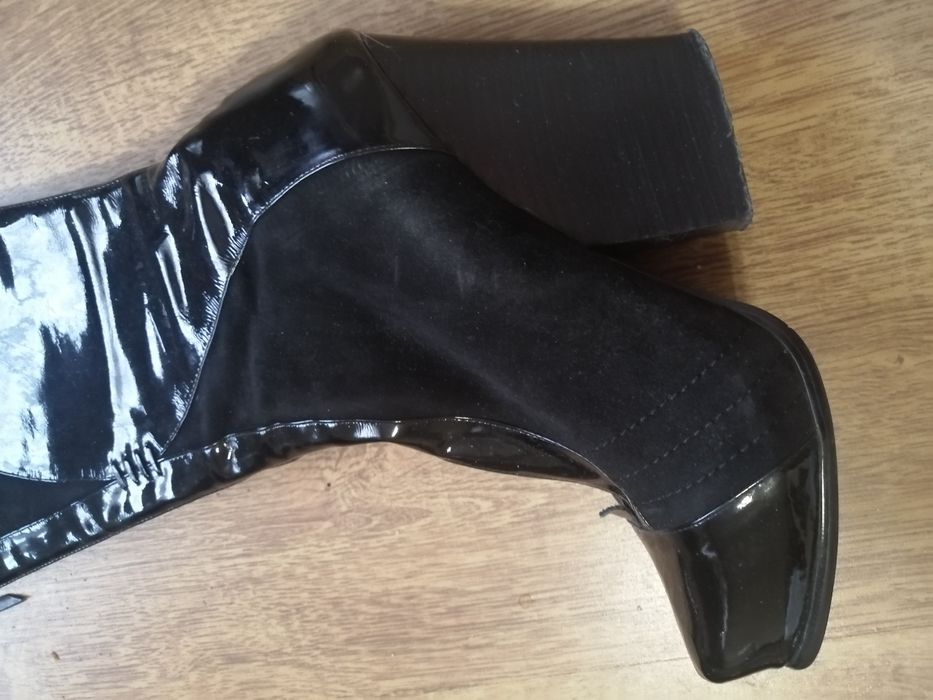 Ботуши от естествен лак и естествен велур