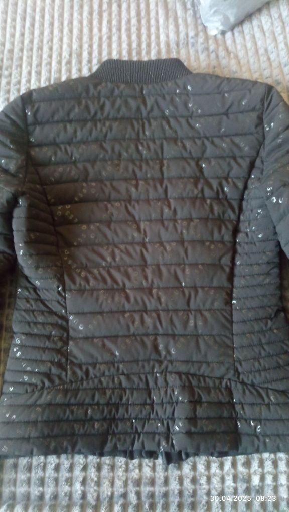 Дамско оригинално яке Guess размер S,