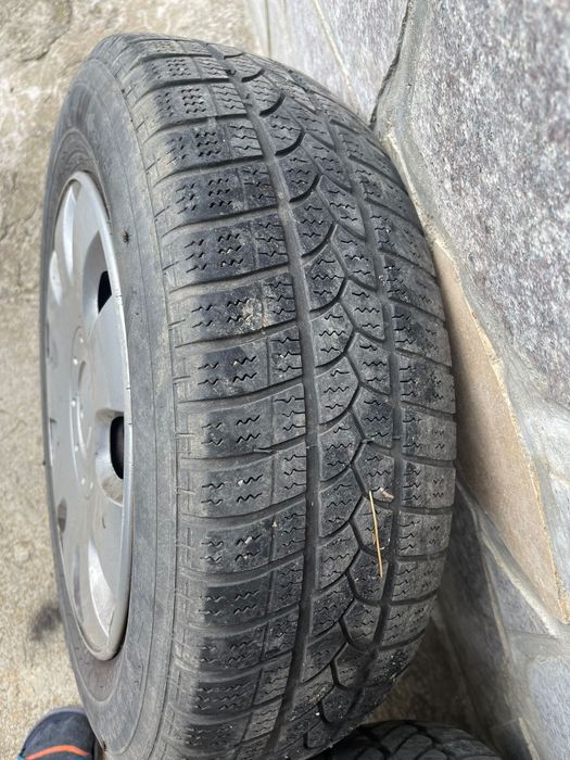 Jante pe 15 cu capace VW si anvelope iarna 195/65/R15