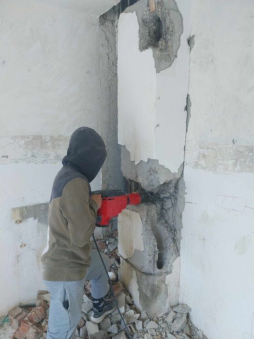 OFERIM servicii de indepartarea stratului de var, tencuieli gresie etc