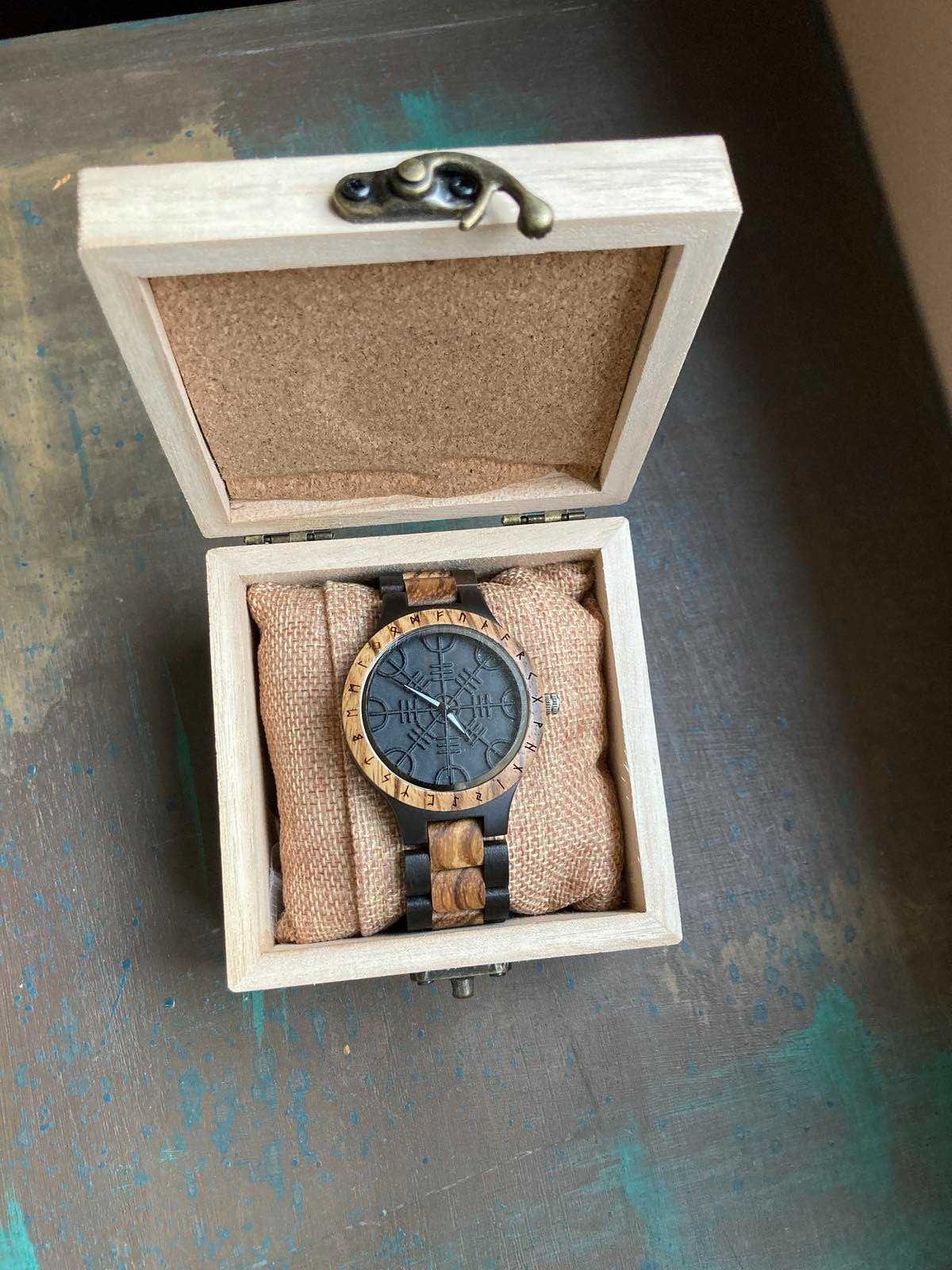 Дървен мъжки часовник